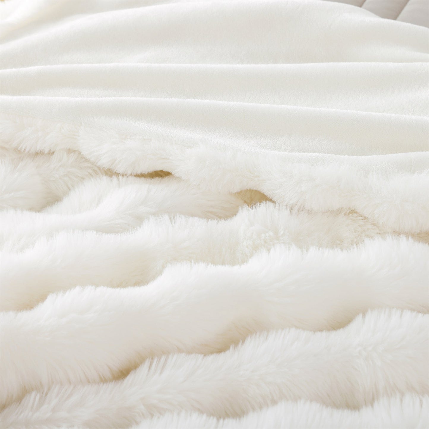 CloudLuxe™ - Plush Throw Blanket